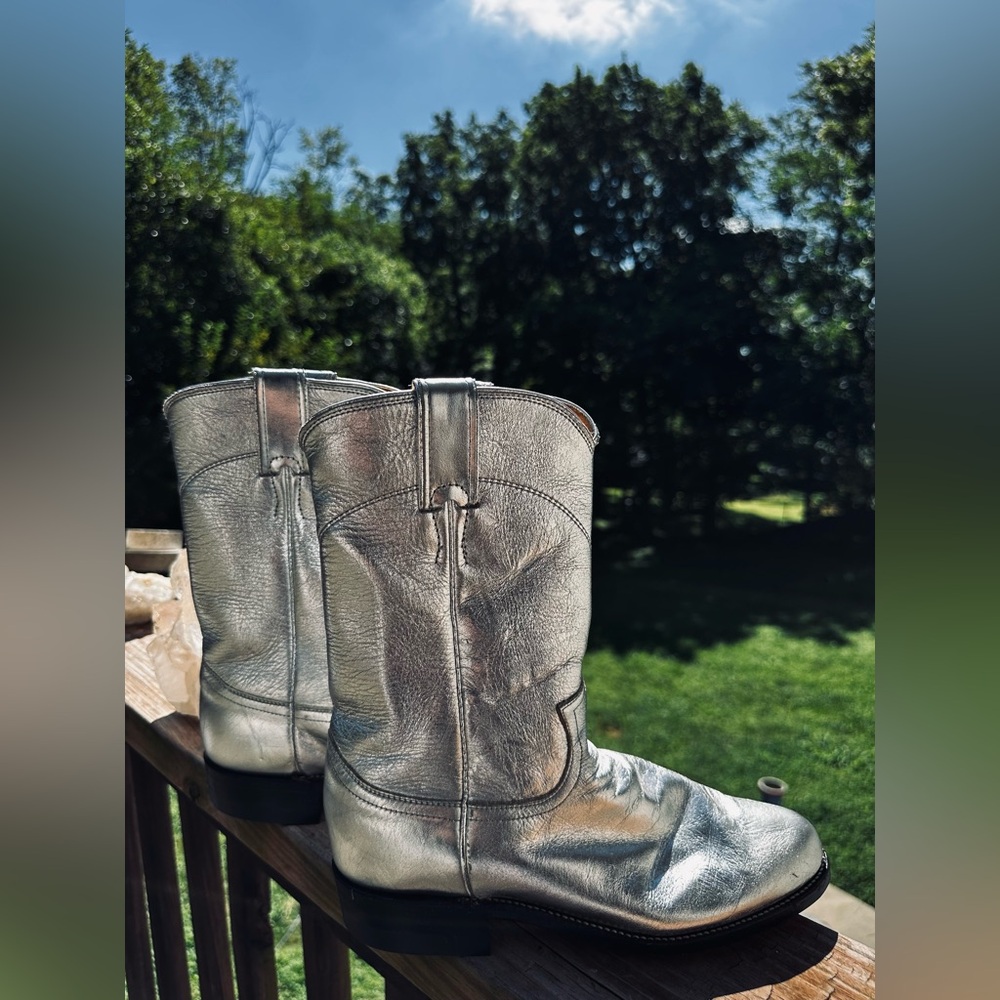 Justin Roper Vintage 1980’s Round Toe Boots Low Heel Metallic Silver Exterior. - Picture 6 of 6